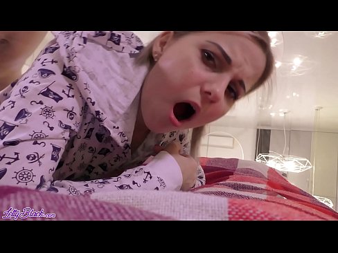 ❤️ Hooyada kacsiga leh ayaa wax liqeysa iyo galmo hor leh - cum u dhow ❤ Porno Guri
