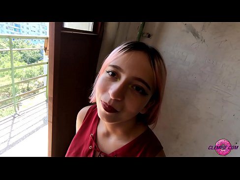 ❤️ Dareenka Ardayga ayaa ka nuugay qof qalaad oo dibadda jooga - Cum on wajigiisa ❤ Porno Guri